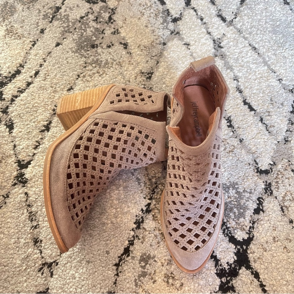 Jeffrey Campbell Taggart Bootie in Taupe Suede 7.5 womens